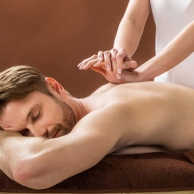 Back-massage-at-spa